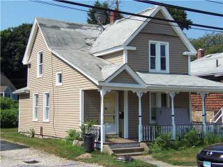 129 Poquonnock Rd, Groton, CT 06340-4405