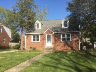 2855 Rogers Dr, Falls Church VA  22042-1423 exterior