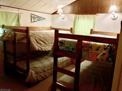 5 Flat Bush Rd, Wantage NJ  07461-4457 exterior