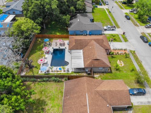 2425 Franklin Dr, Kissimmee FL 34744-2725 exterior