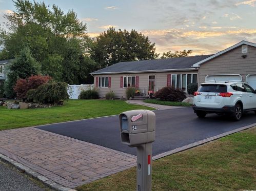 54 Oleeta Rd, Mount Sinai NY  11766-2507 exterior