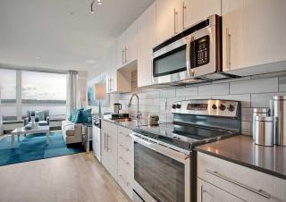 2334 Elliott Ave, Seattle WA  98121-1611 exterior