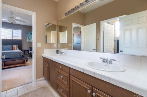 29236 Discovery Ridge Dr, Santa Clarita CA  91390-5761 exterior