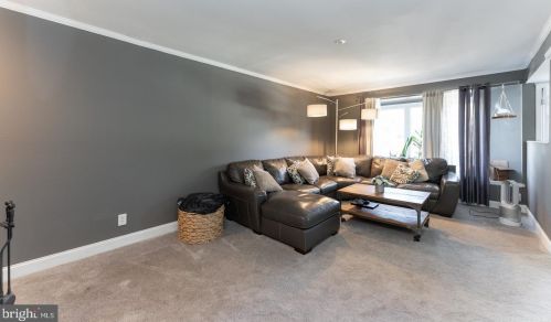 281 Chelsea Cir, Newtown Square PA  19073-2104 exterior