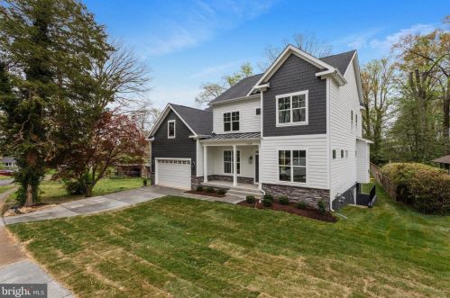 7140 Oak Ridge Rd, Falls Church, VA 22042-2562