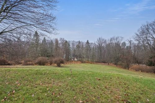 2387 Fairhill Rd, Sewickley PA  15143-9004 exterior