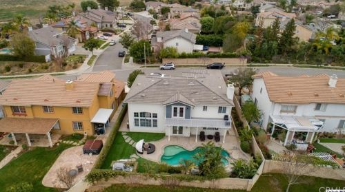 721 Cinnabar Pl, Simi Valley CA 93065-7200 exterior