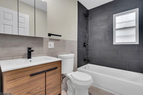 87 Melville Pl, Irvington NJ  07111-3048 exterior