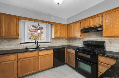 3 Pepper Bush Way, Wapping, CT 06074-2615