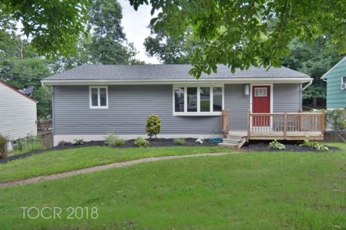 27 Bannehr St, Oakland, NJ 07436-2602
