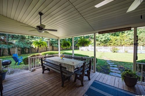 30 Vine Ln, Elwood NY  11731-3210 exterior