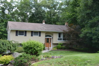 21 Foxhill Ln, Skyline Lakes, NJ 07456-2717