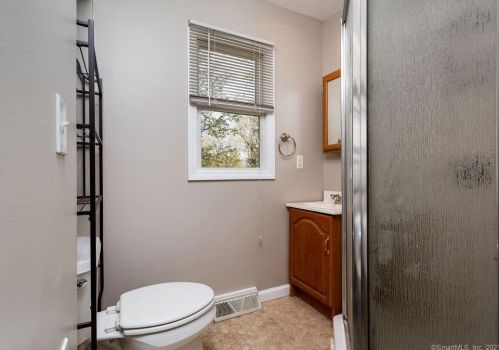 37 Candle Hill Rd, Danbury CT  06812-2409 exterior