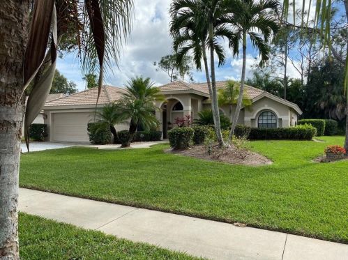 266 Sawgrass Ct, Naples, FL 34110-3325