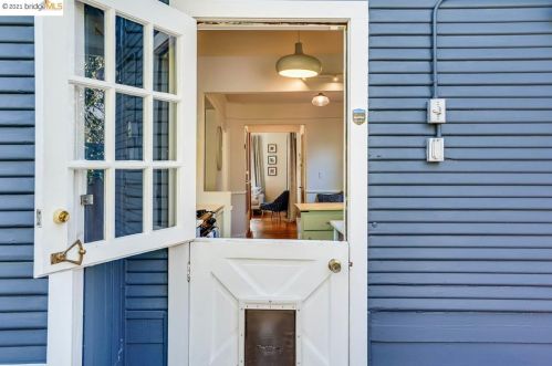 5912 Fremont St, Oakland CA 94608-2217 exterior