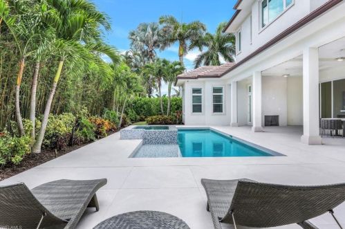 569 Neapolitan Way, Naples FL 34103-8568 exterior