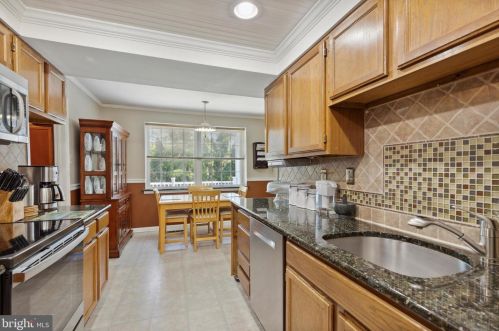 1186 Horseshoe Dr, Blue Bell PA  19422-1948 exterior