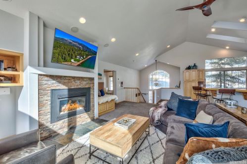 870 Muskwaki Dr, South Lake Tahoe, CA 96150-5918