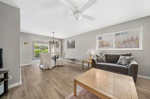 32 Colonial Club Dr, Boynton Beach, FL 33435-8407