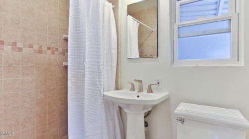 2902 El Caminito, Glendale CA 91214-2005 exterior