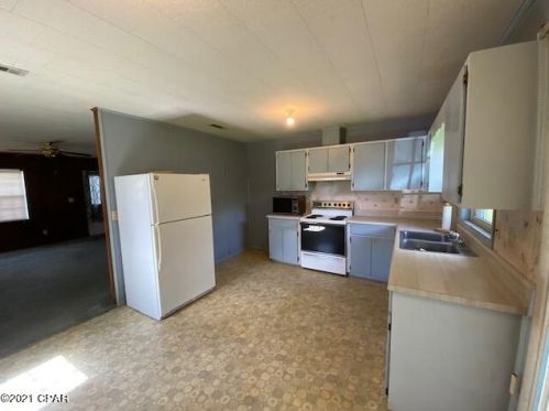3166 Five Points Rd, Cottondale, FL 32431-7728
