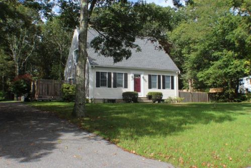 37 Spinnaker St, Sandwich, MA 02563-2633