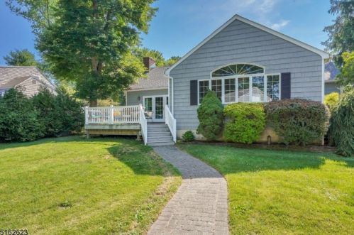 84 Northfield Rd, Millington, NJ 07946-1325