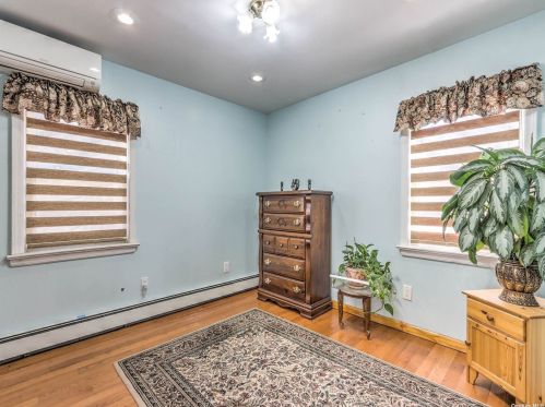 86-33 Winchester Blvd, Jamaica NY  11426-2100 exterior