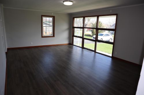 8 Miron St, Bloomingburg, OH 43106-9026