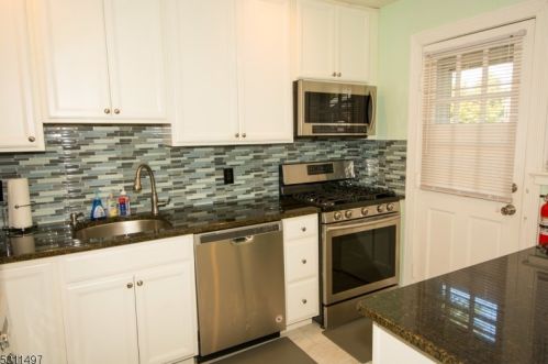 17 Elmwood Ter, Elmwood Park NJ  07407-1729 exterior