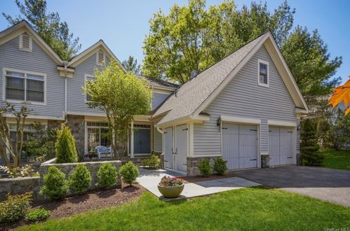 8 Westfield Ln, White Plains NY  10605-5459 exterior