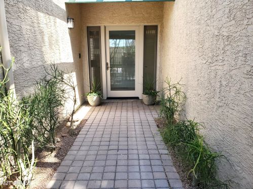 4237 43rd St, Phoenix, AZ 85018-4213