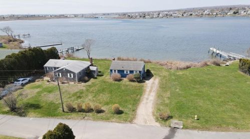31 Sunset Shore Dr, South Kingstown RI  02882-5426 exterior