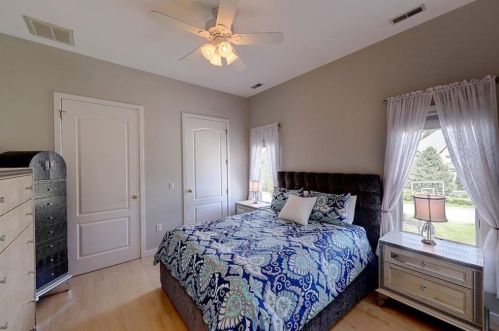 1 Morning Star Ct, Lincoln RI  02865-4586 exterior