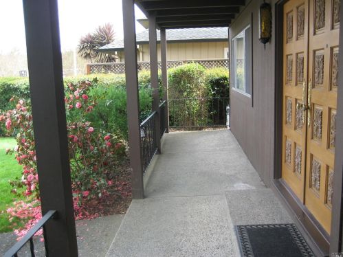 2200 Warwick Dr, Santa Rosa, CA 95405-8612