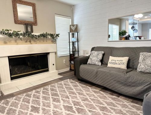 23037 Weymouth Pl, Santa Clarita CA  91354-2040 exterior