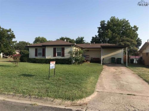 1005 Wichita St, Henrietta, TX 76365-3034