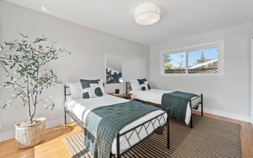 2020 Helena Way, Redwood City CA  94061-3311 exterior