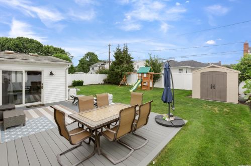 14 Millpage Dr, Bethpage NY  11714-4809 exterior
