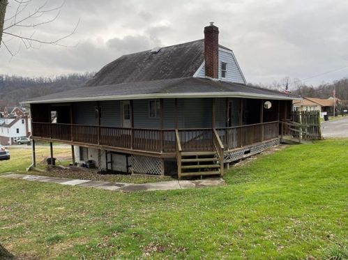 400 Adams St, West Newton, PA 15089-1006