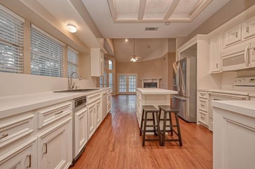 72 Rolling Hills Dr, Conroe TX  77304-1261 exterior
