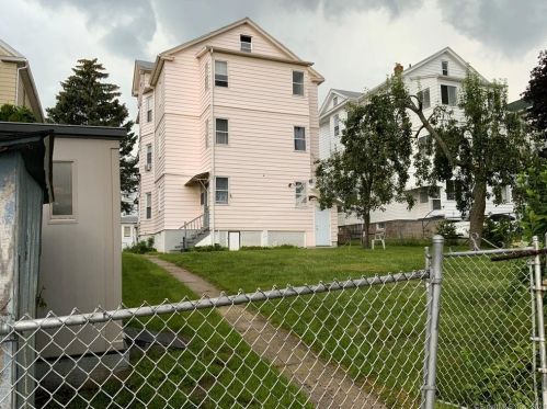 141 Smith St, New Britain CT  06053-3620 exterior