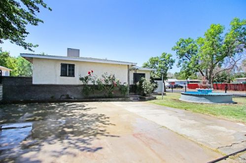 1234 Ivesbrook St, Lancaster, CA 93534-2215