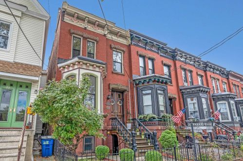 20 33rd St, Bayonne, NJ 07002-3921