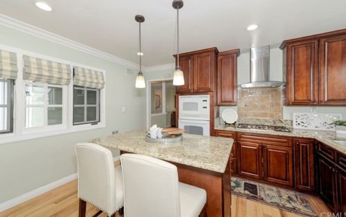 4865 Hazelnut Ave, Seal Beach CA  90740-3018 exterior