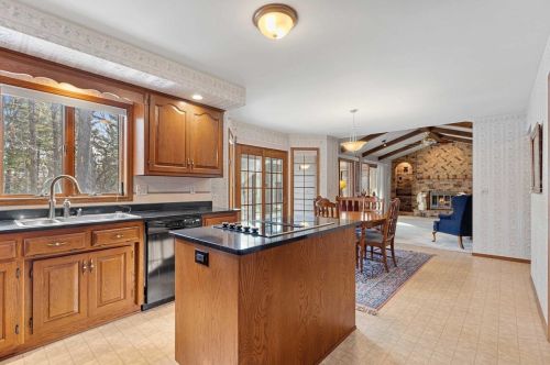 225 Traders Point Ln, Green Bay WI  54302-5236 exterior