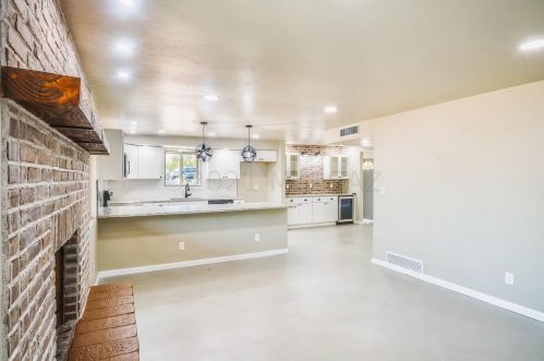 6701 Magic Ln, Tucson, AZ 85704-1230