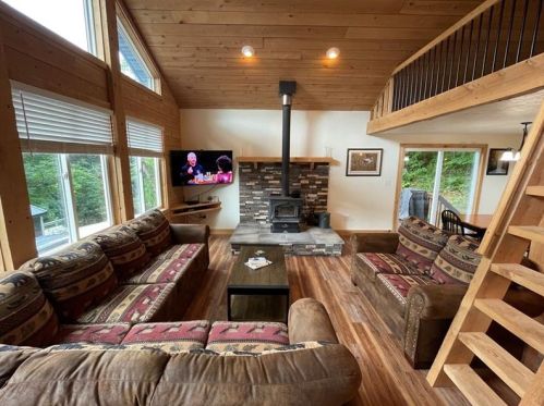 2112 County Line Rd, Champion, PA 15622-2138