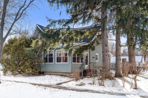 925 9th St, Hudson, WI 54016-1738