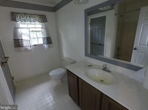 2 Presidential Dr, Berlin Boro NJ  08009-1358 exterior